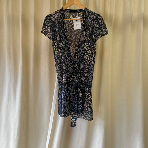 BCBG MAXAZRIA silk drop waist short sleeve blouse in navy floral