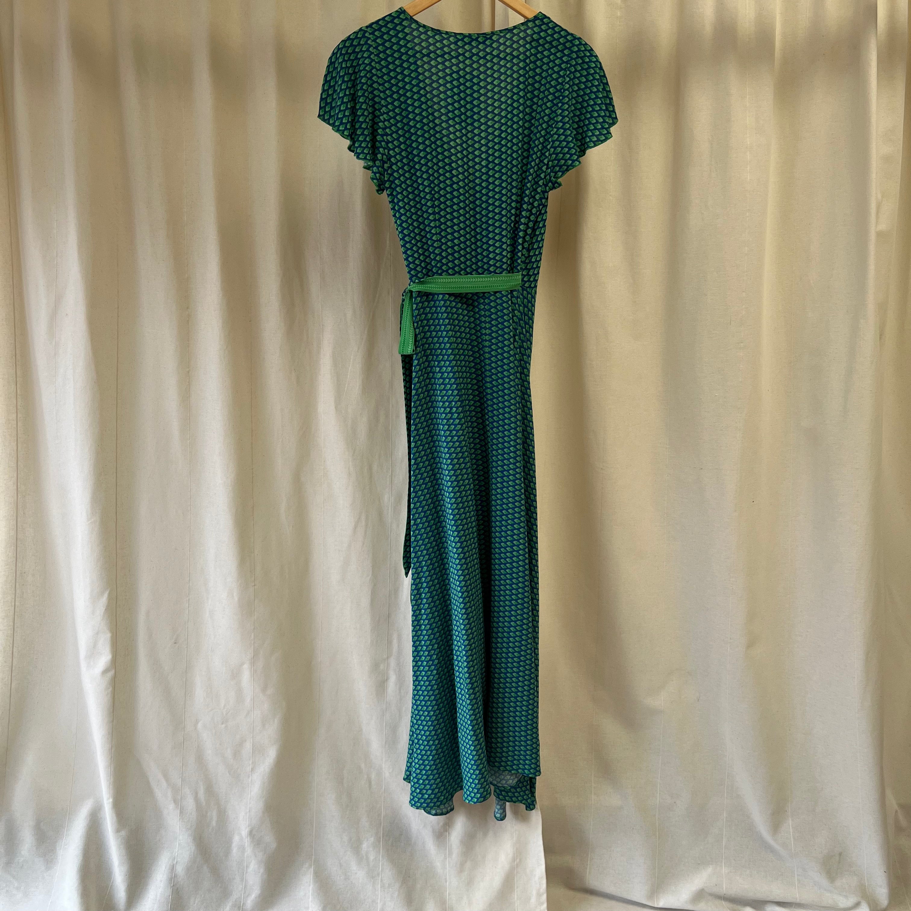 Mint Velvet short sleeve wrap maxi dress in blue and green leaf print –  Déjà Vu