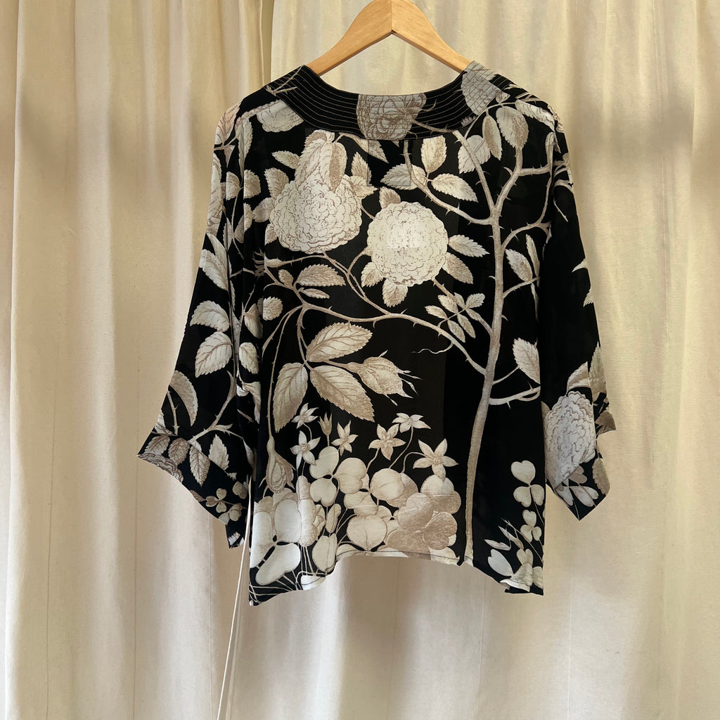 One Hundred Stars black short sleeve short kimono
