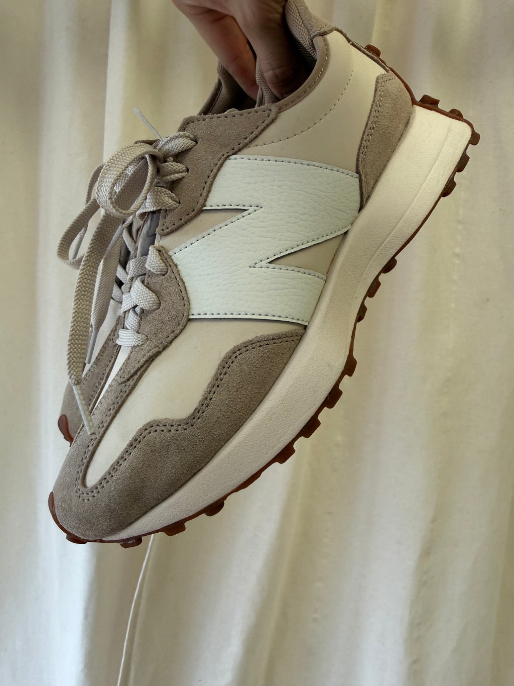New Balance 327 Trainers