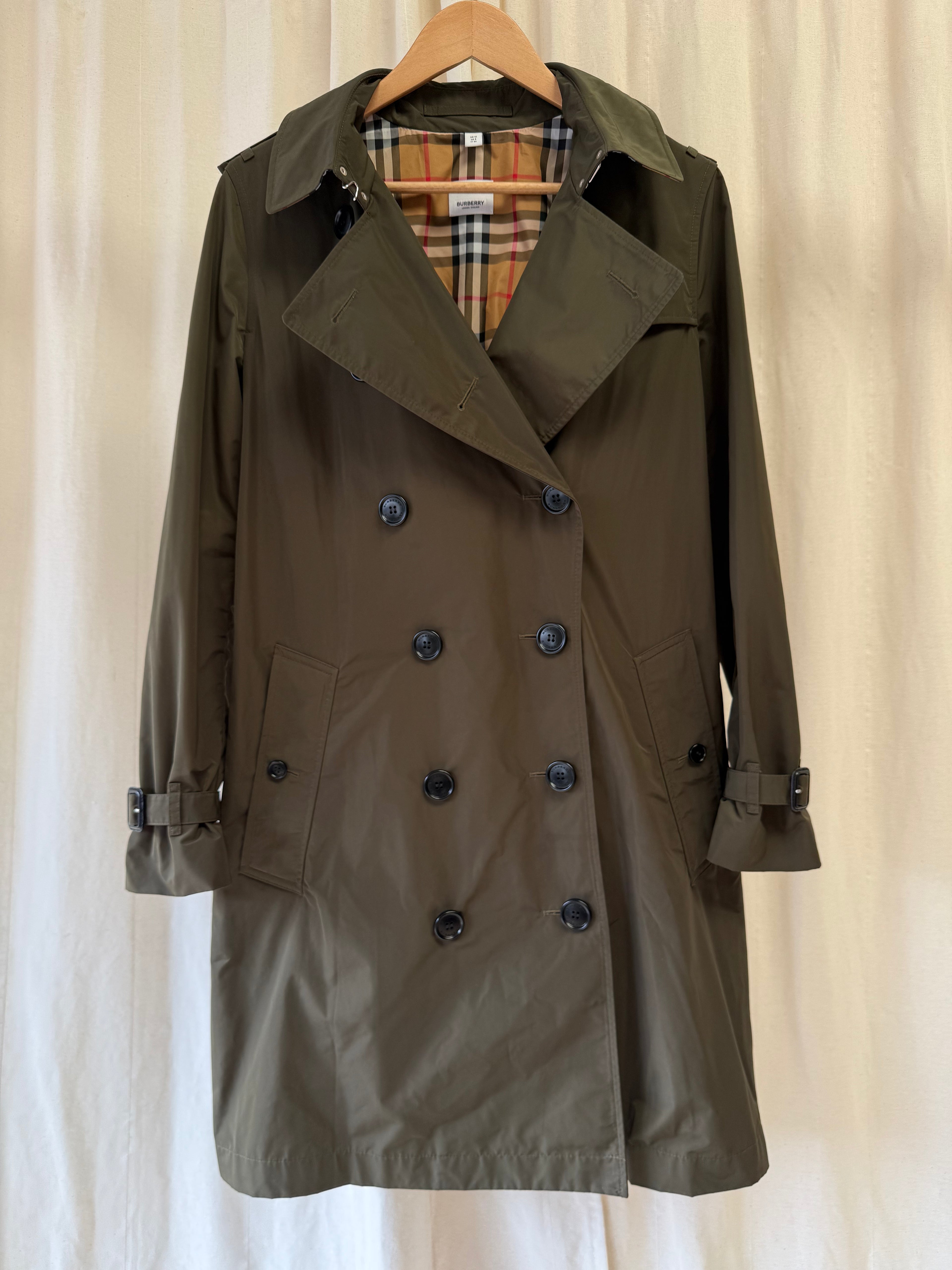 Burberry Short Kensington Trench Coat with Hood in Khaki, Size S