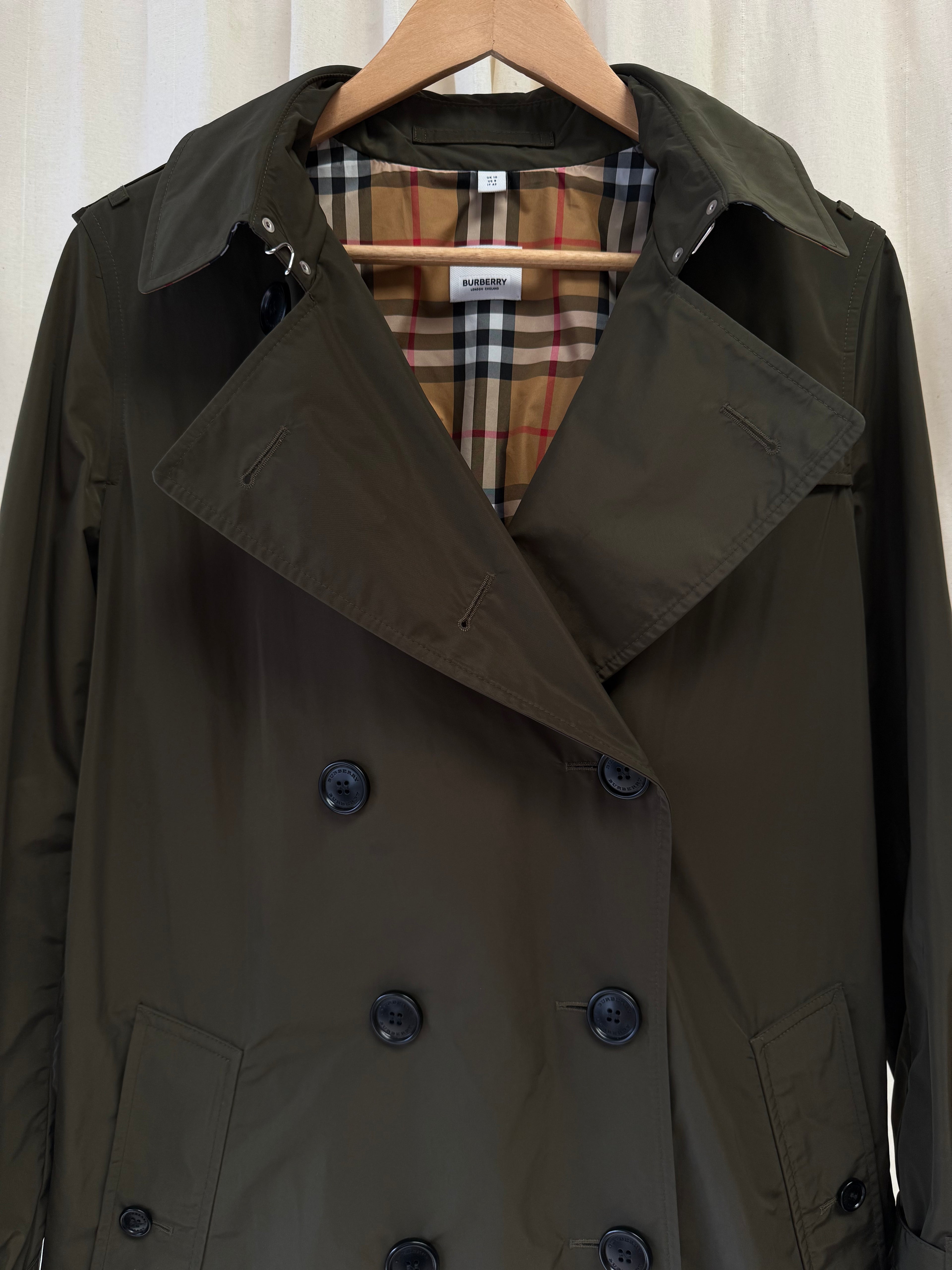 Burberry Short Kensington Trench Coat with Hood in Khaki, Size S