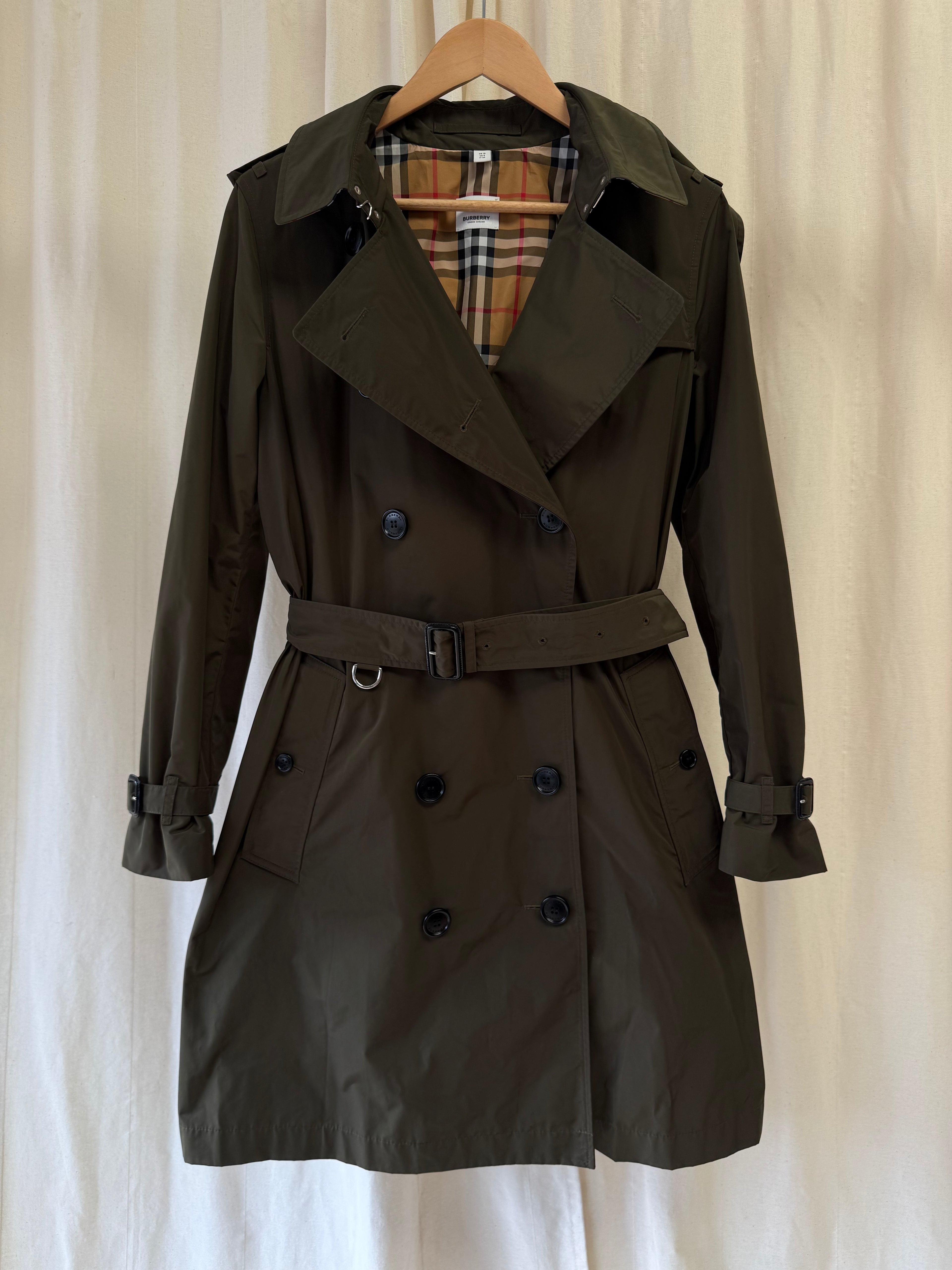 Burberry Short Kensington Trench Coat with Hood in Khaki, Size S