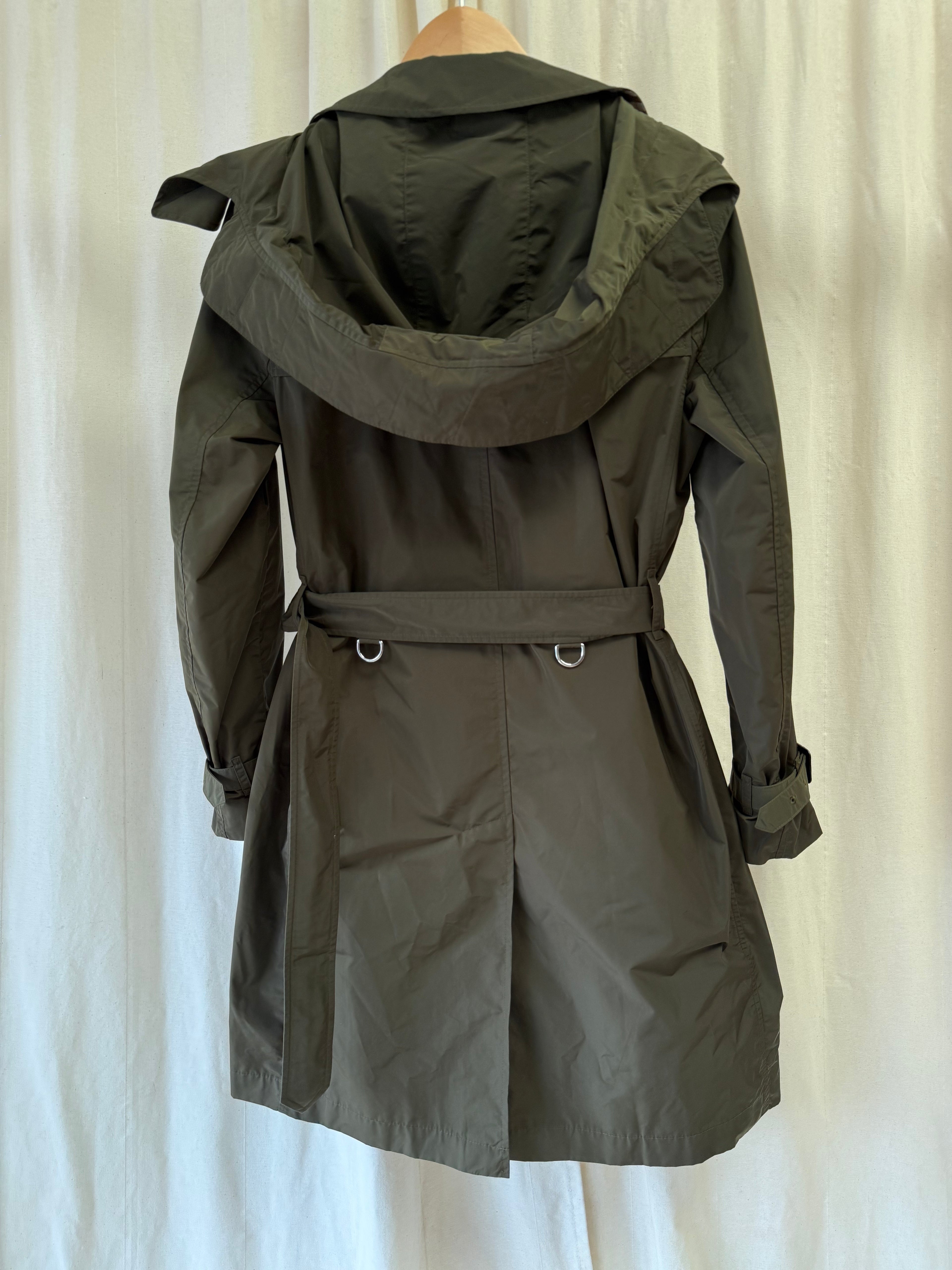 Burberry Short Kensington Trench Coat with Hood in Khaki, Size S