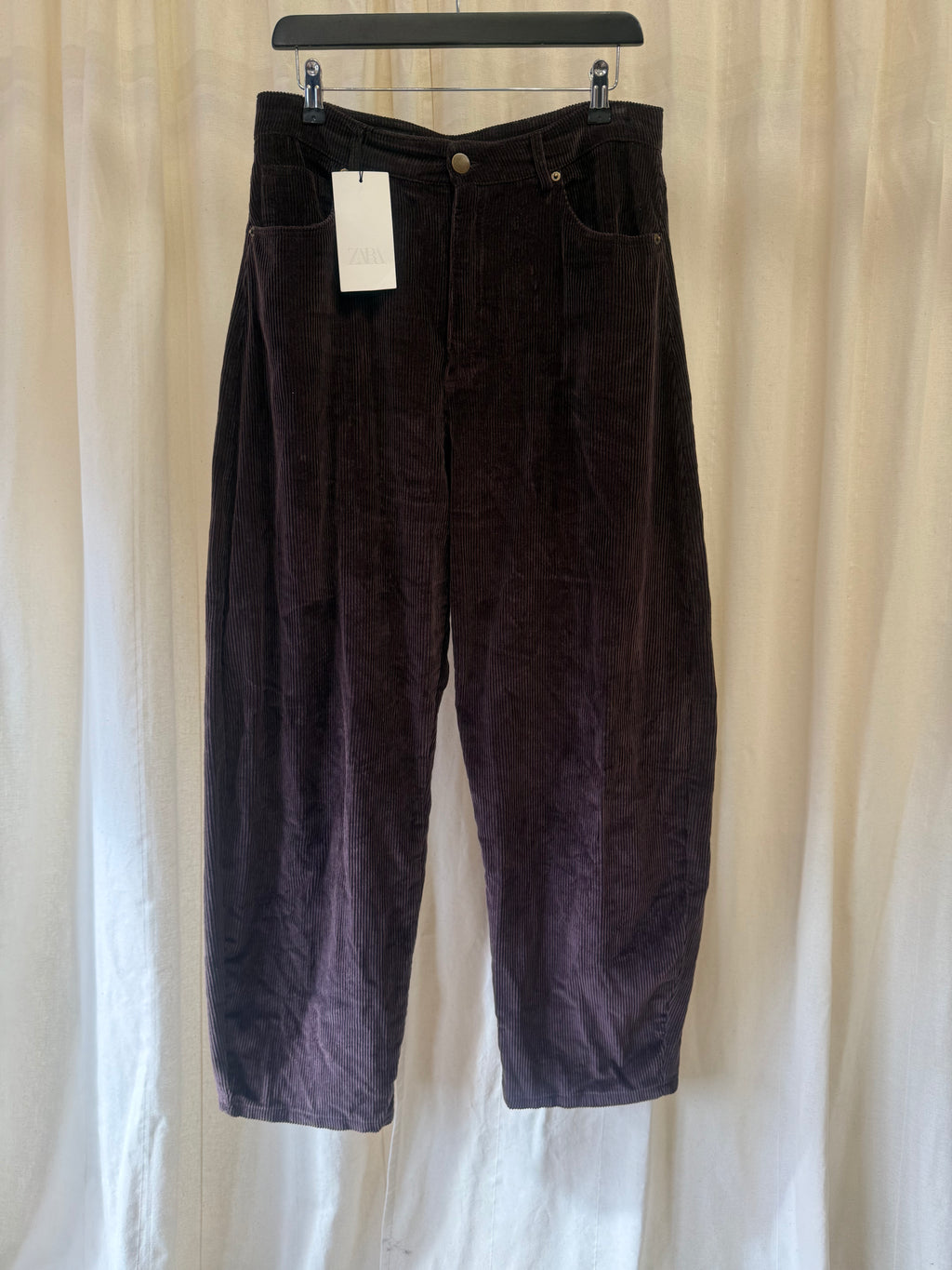 ZARA Corduroy Jeans in Brown, Size L