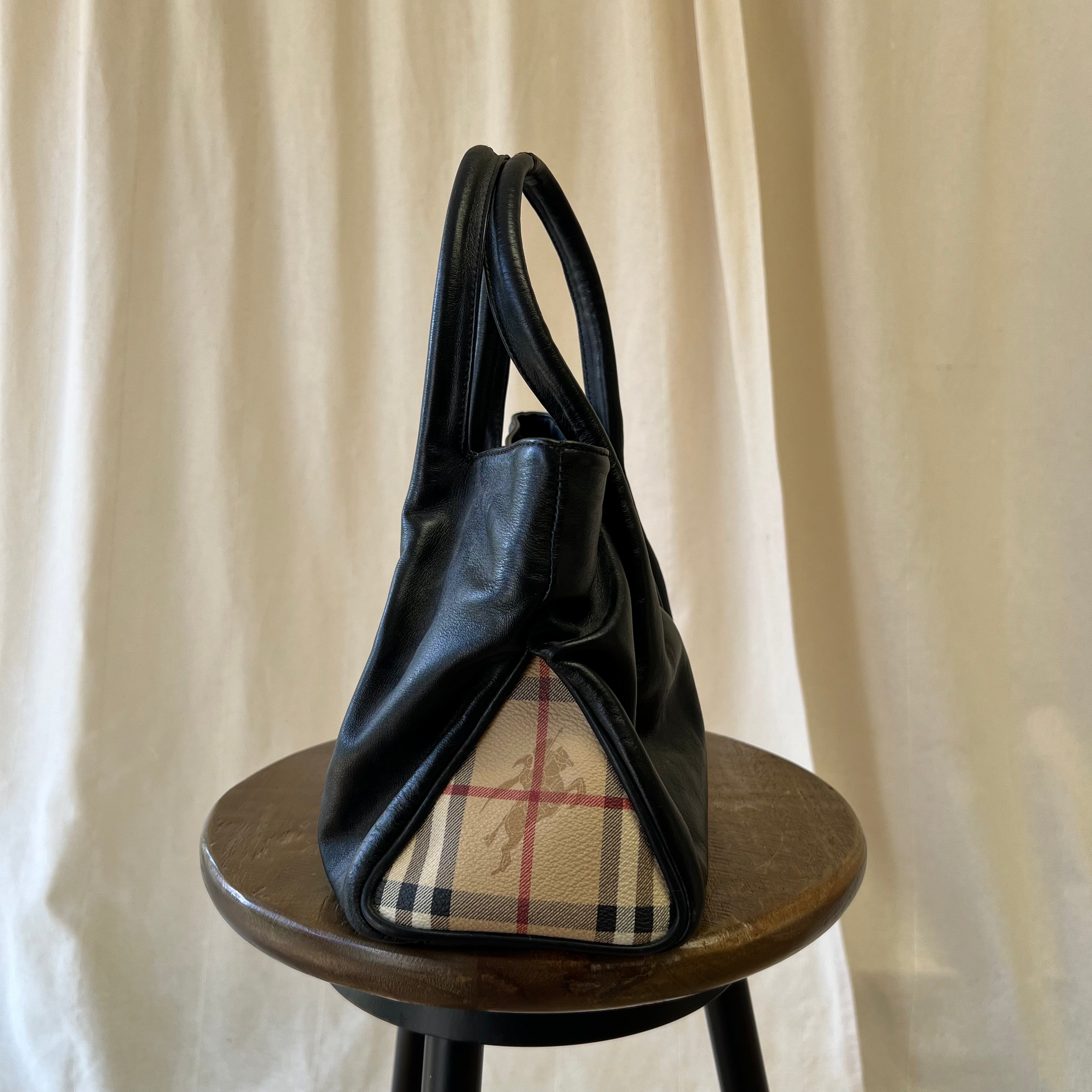 Burberry Toggle Horn Petit Toe bag in black