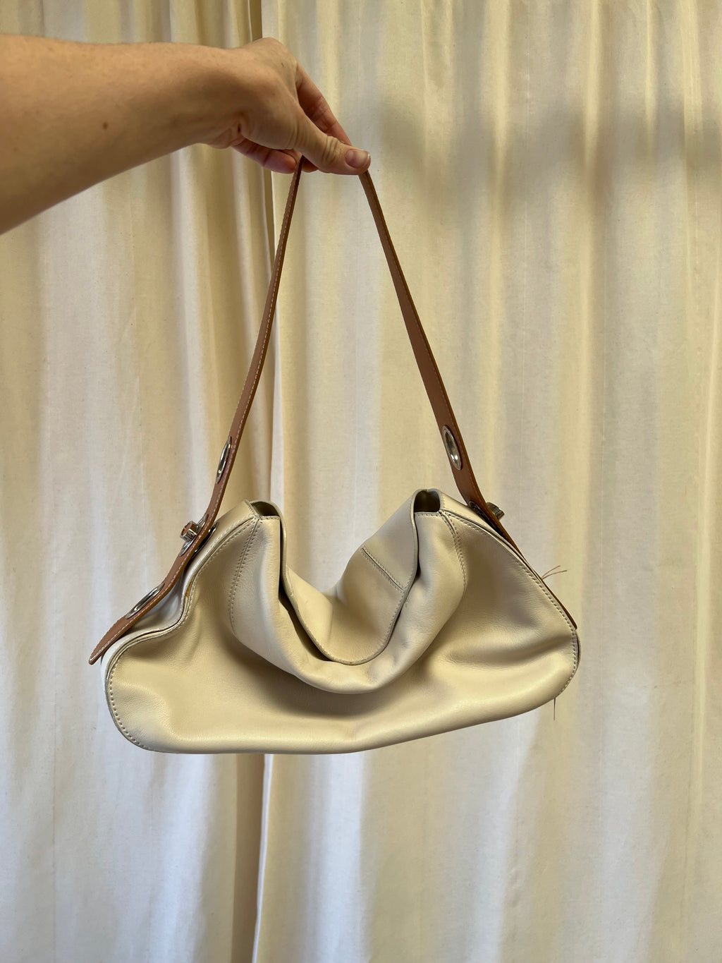 Tod's shoulder bag in cream with fold over