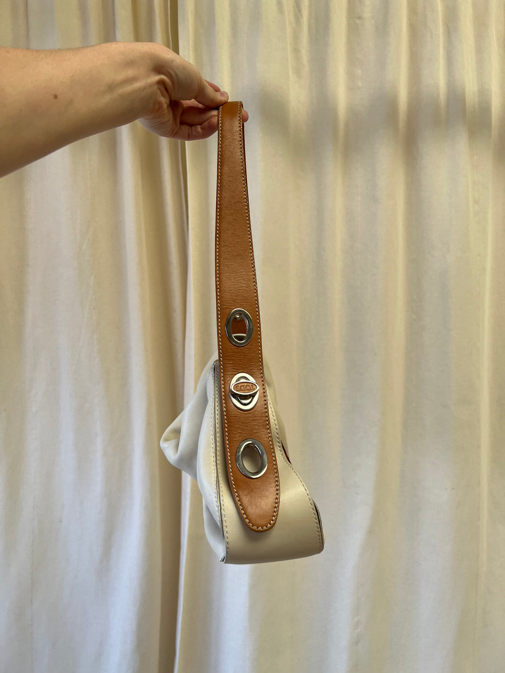 Tod's shoulder bag in cream with fold over