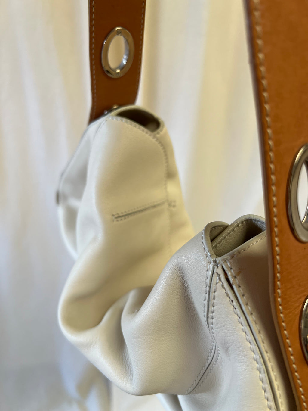 Tod's shoulder bag in cream with fold over